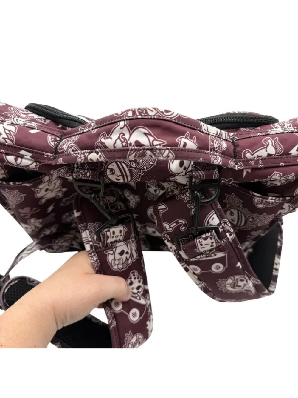 TokiDoki X JuJuBe‎ Queens Court diaper bag maroon white zippered backpack
